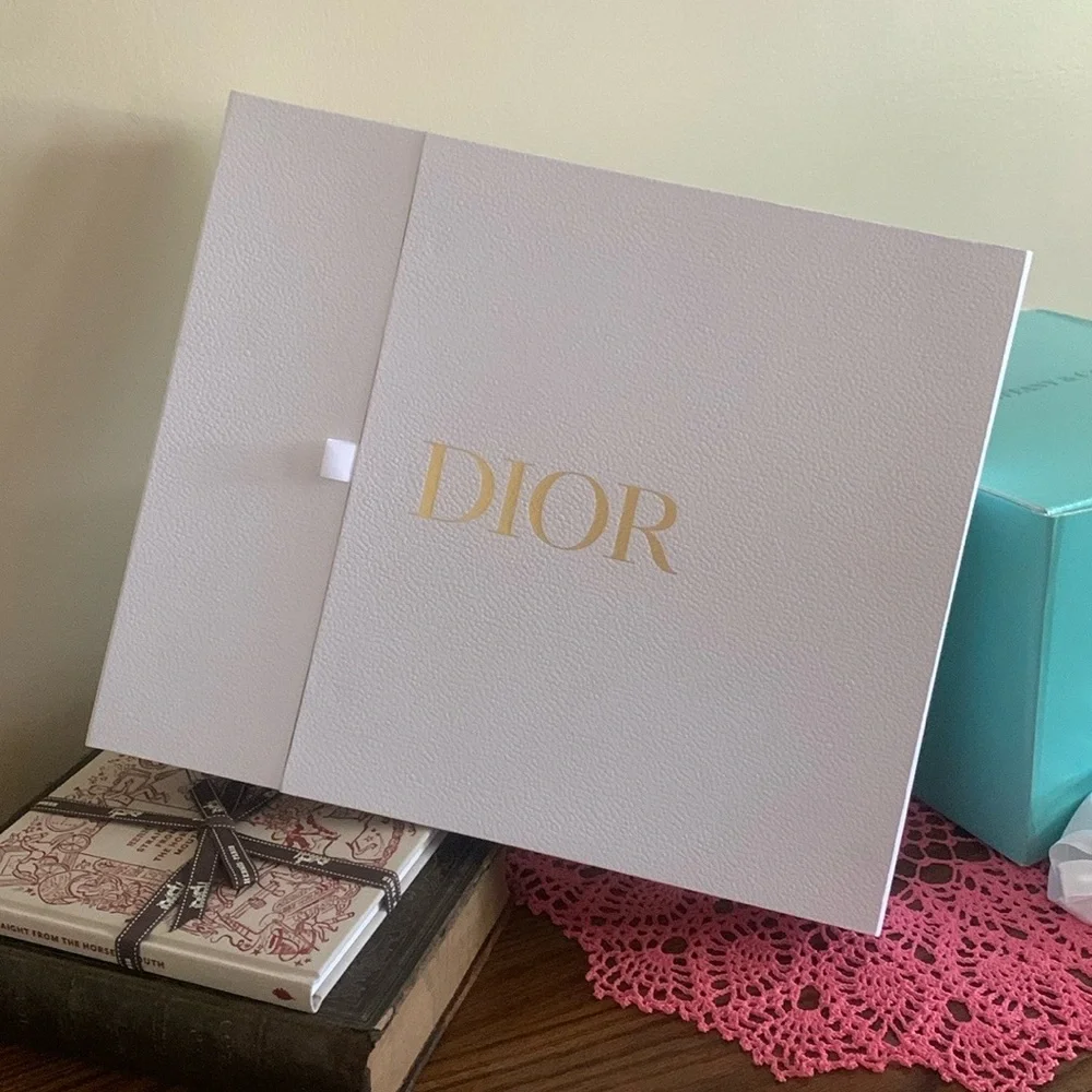 Silent share show - like for notice - Tiffany and co, books, jewelry and more